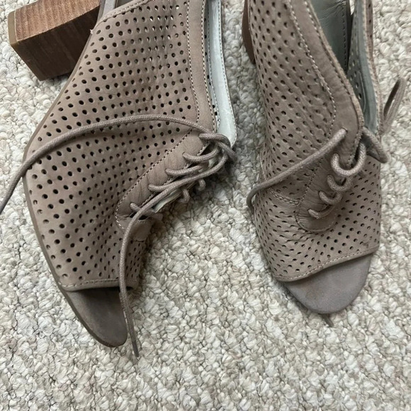 Franco sarto lace up  peep toe heels brown size 8 tan - Picture 4 of 15